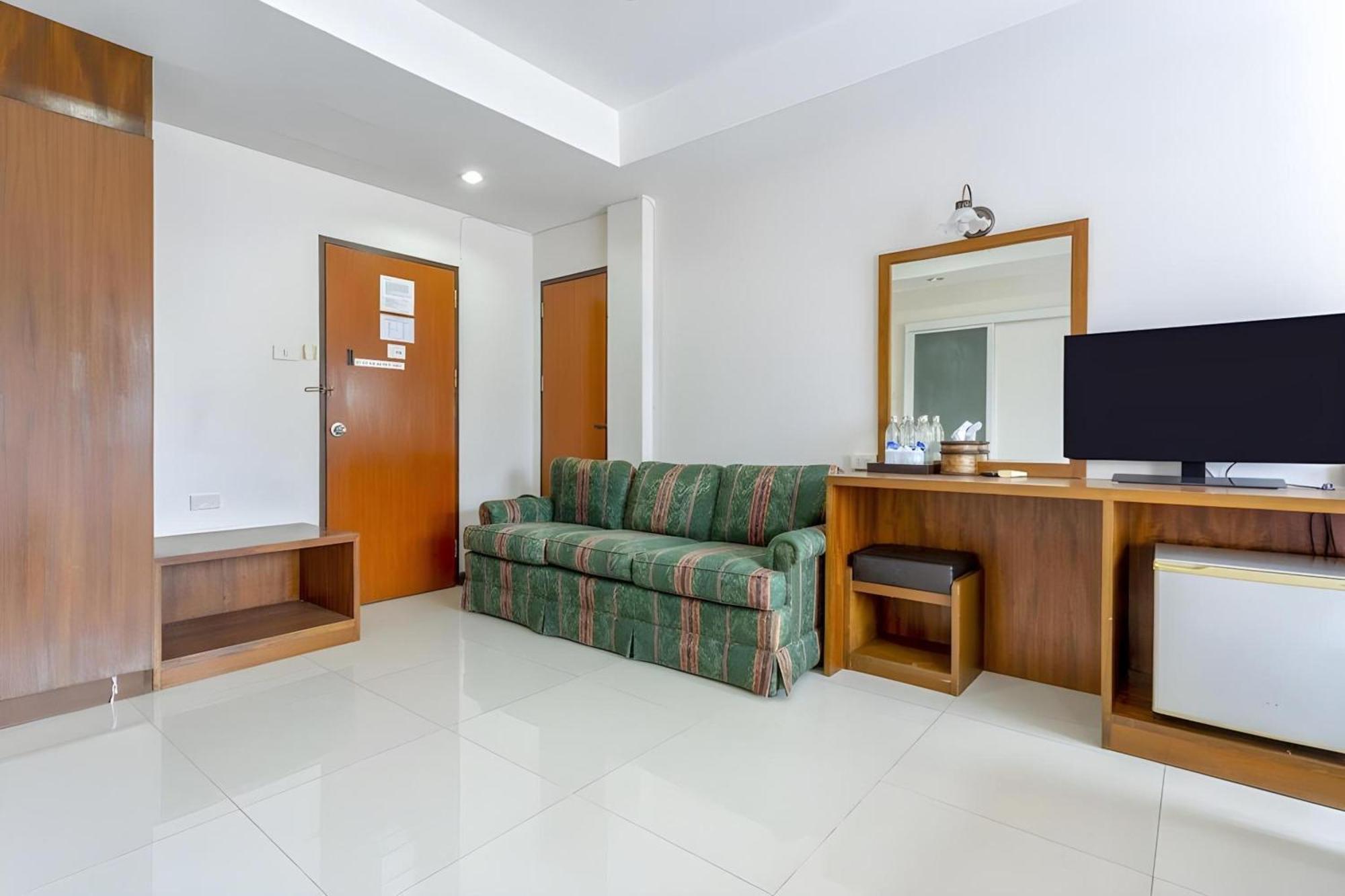 Super Oyo 1096 Winner Inn Hotel Chiang Mai Luaran gambar