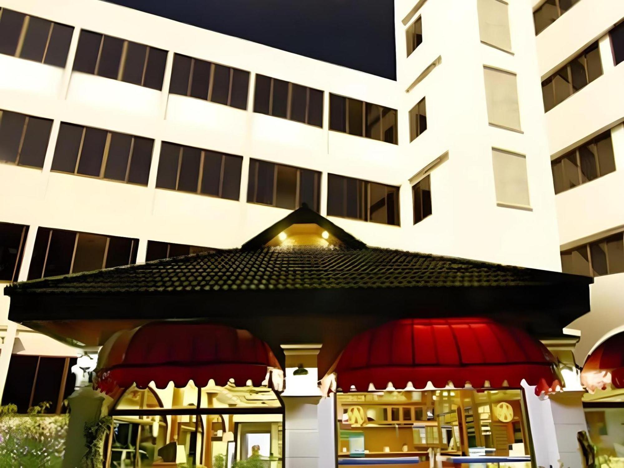 Super Oyo 1096 Winner Inn Hotel Chiang Mai Luaran gambar