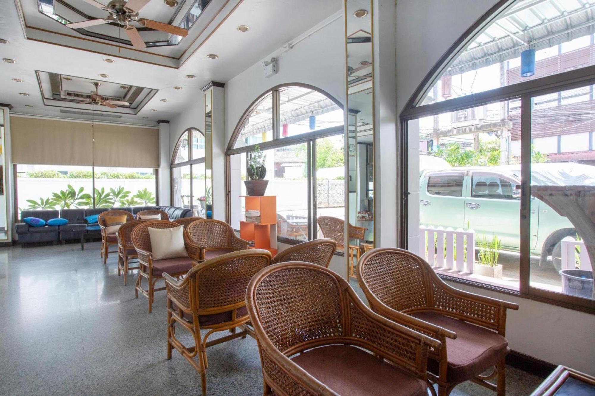 Super Oyo 1096 Winner Inn Hotel Chiang Mai Luaran gambar
