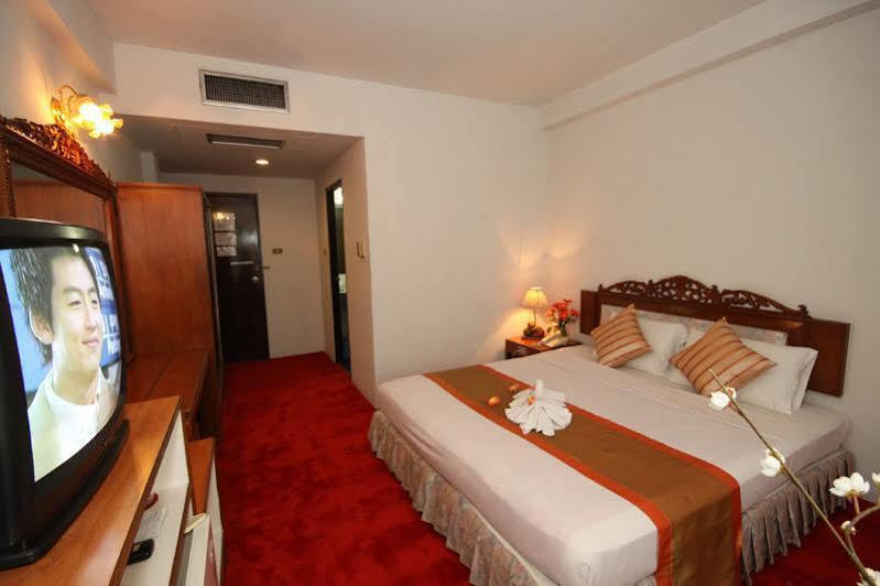 Super Oyo 1096 Winner Inn Hotel Chiang Mai Luaran gambar